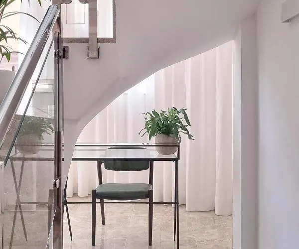 The Moss - Design In Prime Location - Walk To & קורלחו