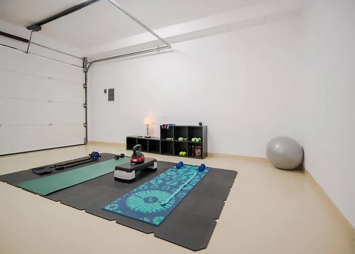 The Moss - Design In Prime Location - Walk To &