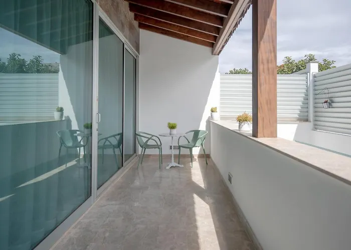 The Moss - Design In Prime Location - Walk To &